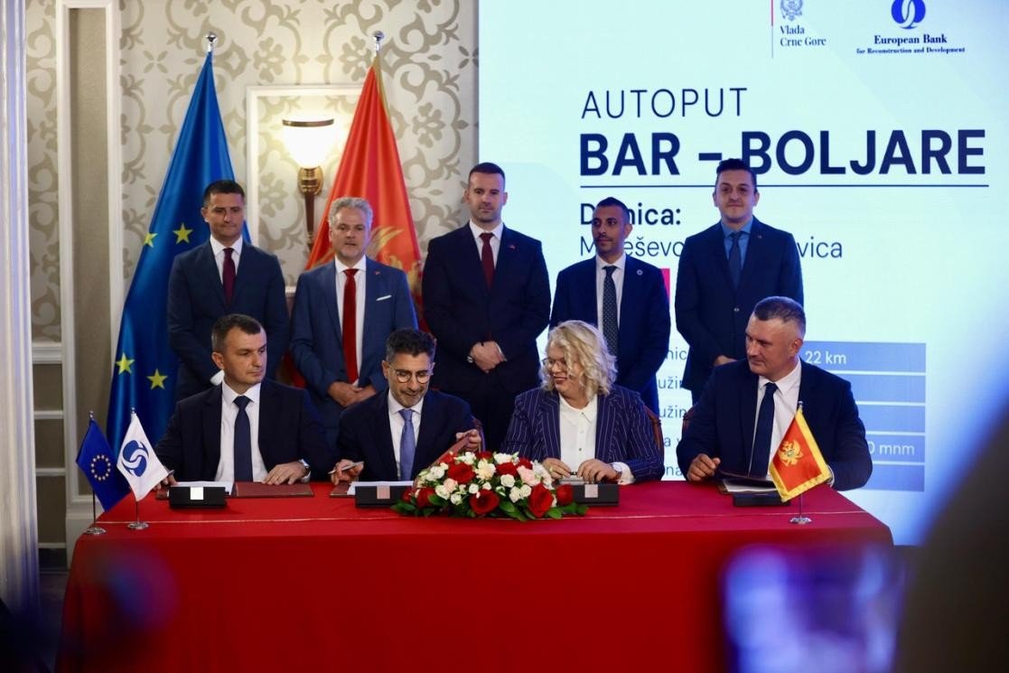 Церемония подписания соглашения о строительстве следующего участка автомагистрали Бар — Боляре при участии представителей Черногории и ЕБРР