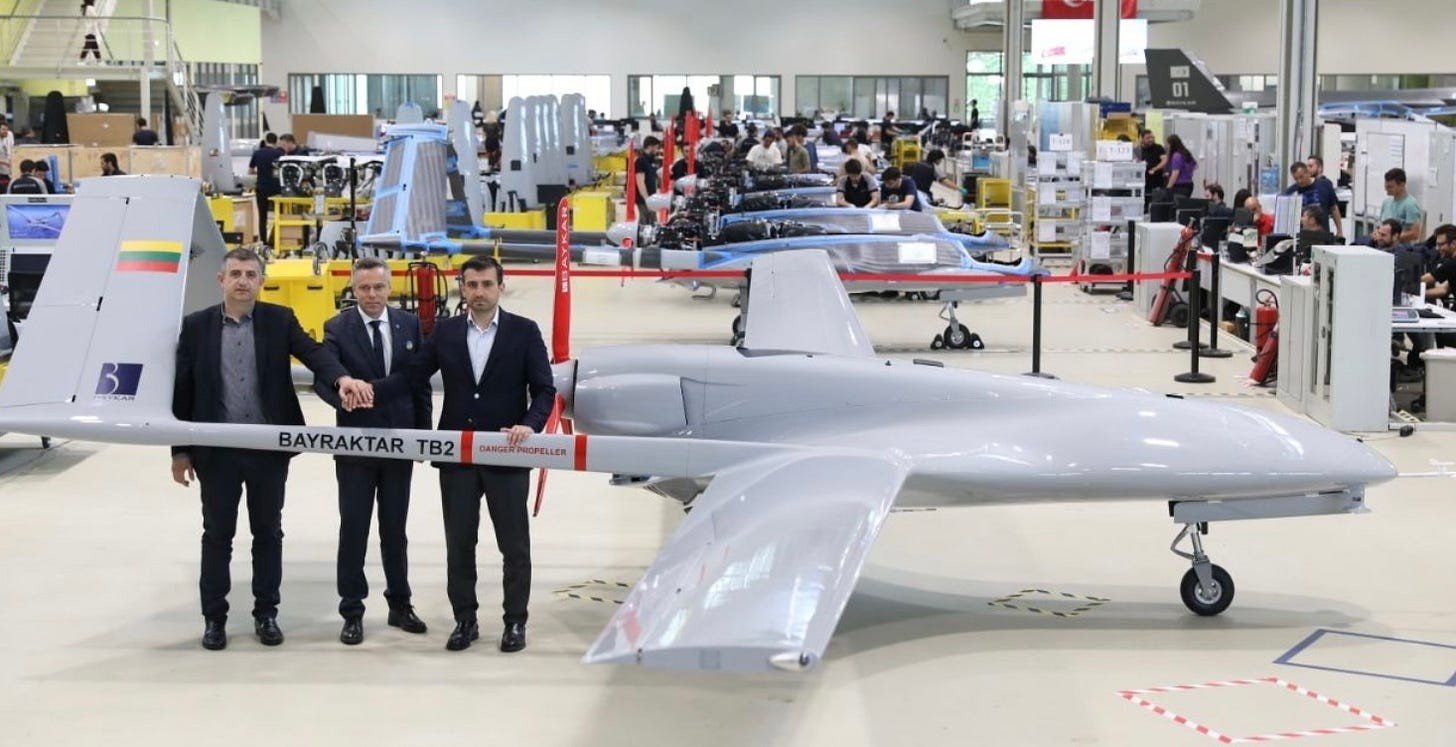 Беспилотник Bayraktar TB2 на производственной линии завода Baykar — модель дрона, активно используемого в зоне конфликта