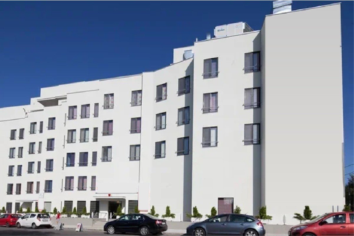 Здание бывшей больницы Бэняса в Бухаресте, ставшее частью медицинского комплекса Enayati Medical City