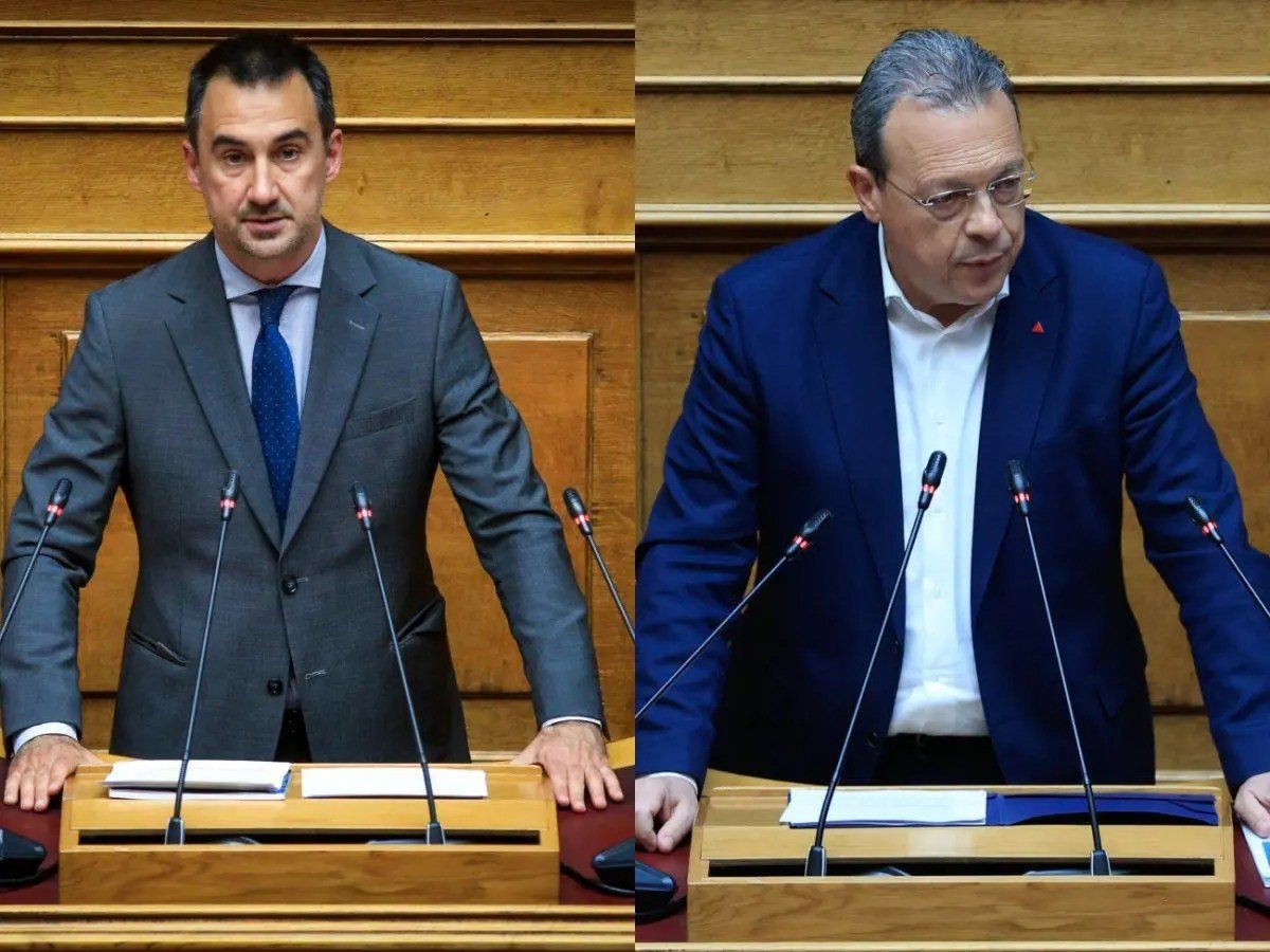 Алексис Харитсис и Сократис Фамеллос за трибуной греческого парламента