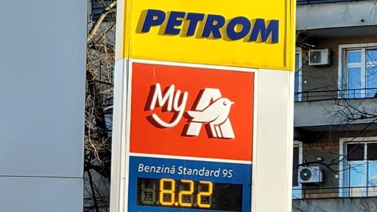 Табло АЗС Petrom в Румынии показывает цену бензина Standard 95 &mdash; 8,22 лея за литр, что отражает резкий рост стоимости топлива в стране