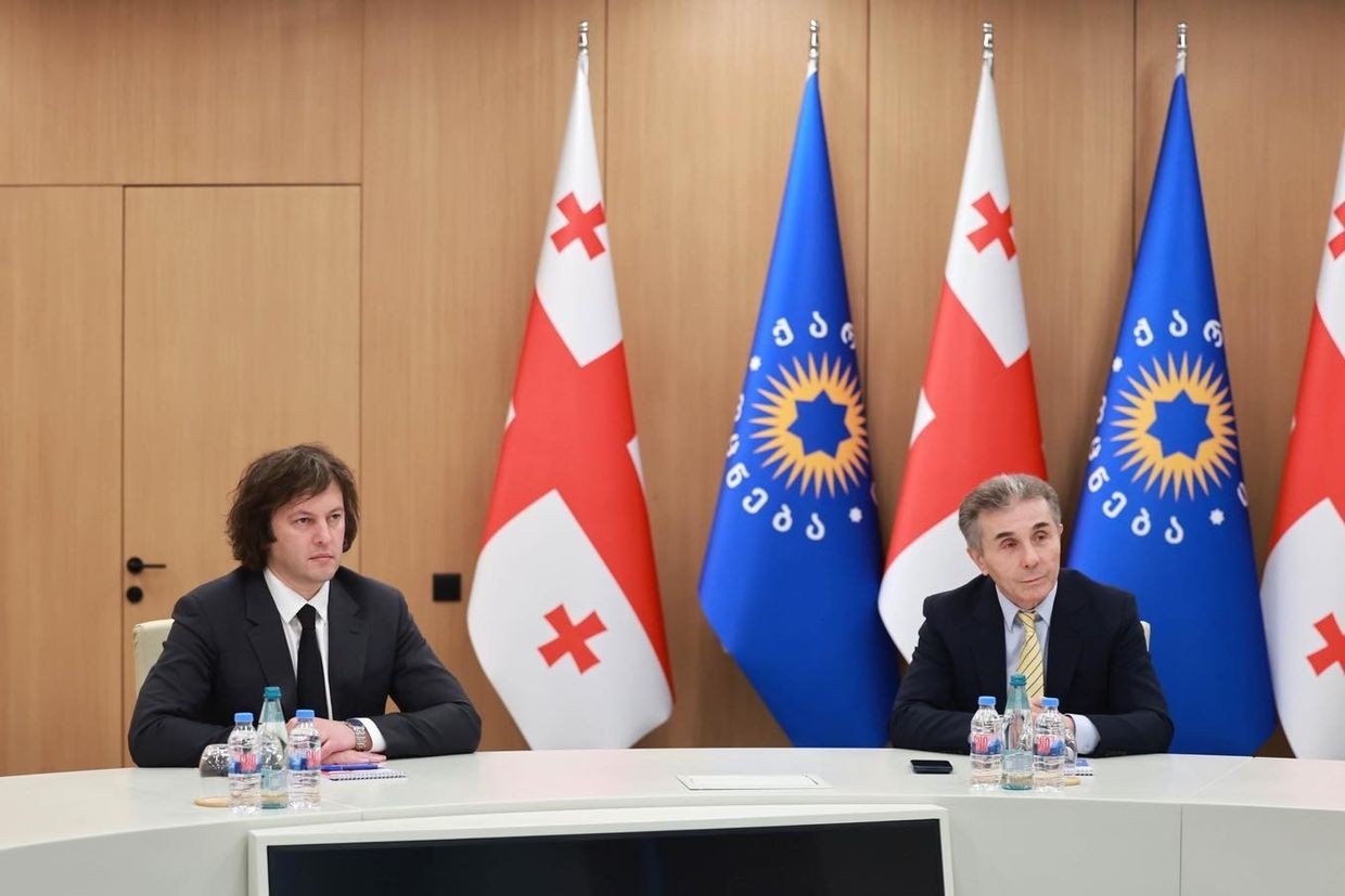 Премьер-министр Грузии Ираклий Кобахидзе и глава &laquo;Грузинской мечты&raquo; Бидзина Иванишвили. Фото: OC Media