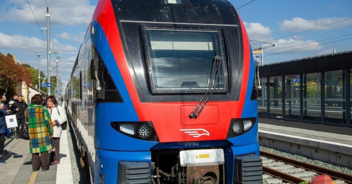 Новый поезд Stadler FLIRT на модернизированной станции Суботица — конечной точке маршрута на территории Сербии