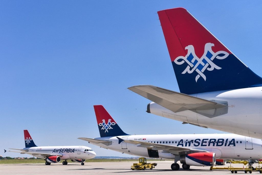 Air Serbia летает в Россию: прибыль vs давление ЕС Самолёты Air Serbia на перроне аэропорта имени Николы Теслы в Белграде