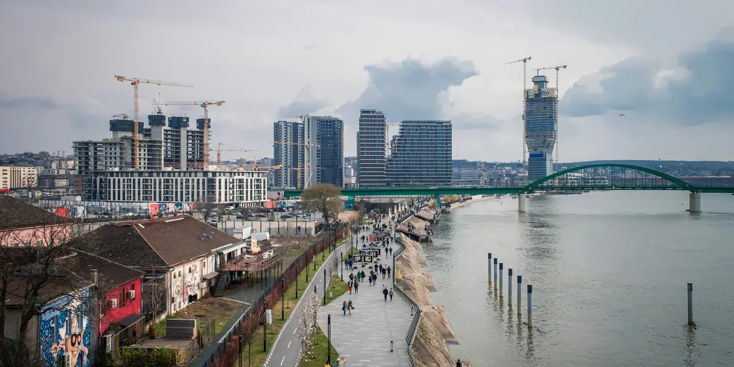 Строительство района Belgrade Waterfront на набережной Савы