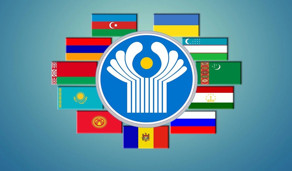 Flags of all CIS member states arranged around the CIS emblem on a blue background, including Moldova's flag at the bottom. Фото: Logos Press