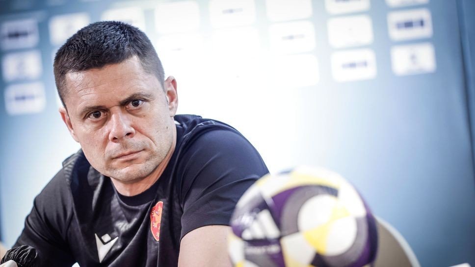 Главный тренер сборной Болгарии по футболу на пресс-конференции перед матчами FIFA Series 2026 в Индонезии