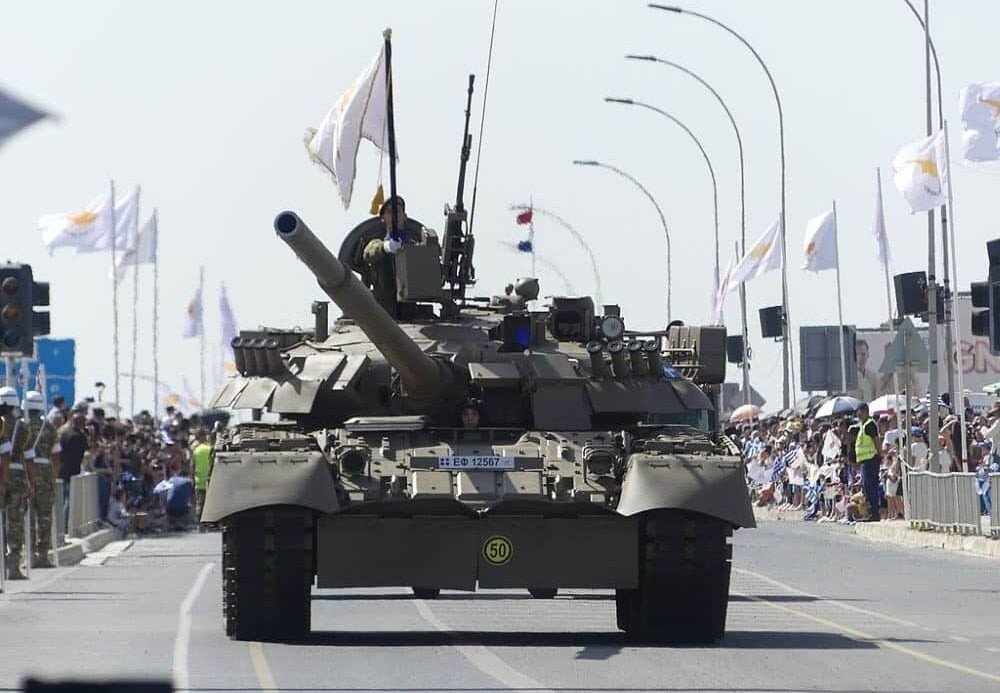 Танк Национальной гвардии Кипра на военном параде в Никосии / GreekReporter / Фото