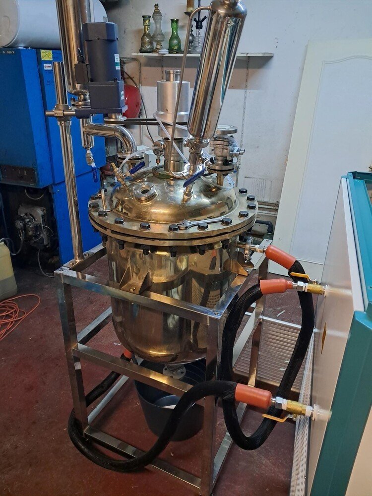 Конфискованный химический реактор из подпольной нарколаборатории, обнаруженной в ходе полицейской операции во Варне