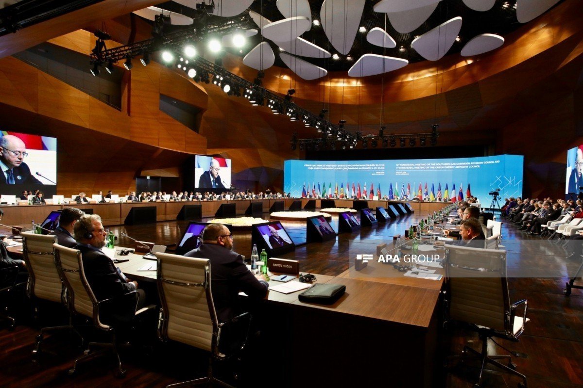 Зал международного энергетического форума с участием делегатов ЕБРР и партнёрских организаций