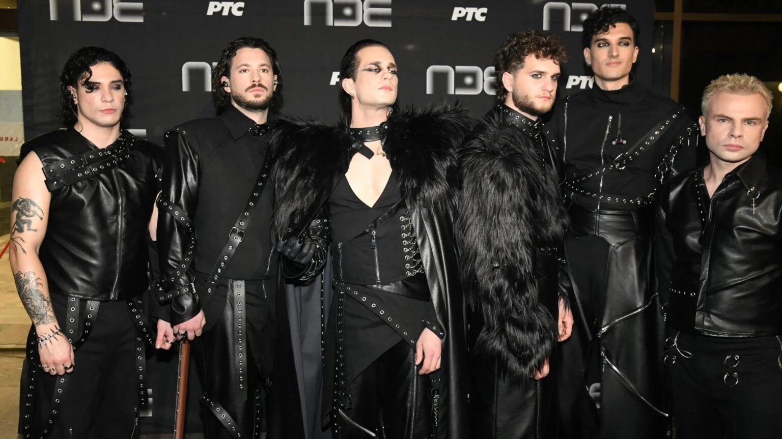 «Лавина» из Ниша представит Сербию на Евровидении-2026 Участники группы «Лавина» позируют на фоне логотипа национального отбора «Песма за Евровизию»