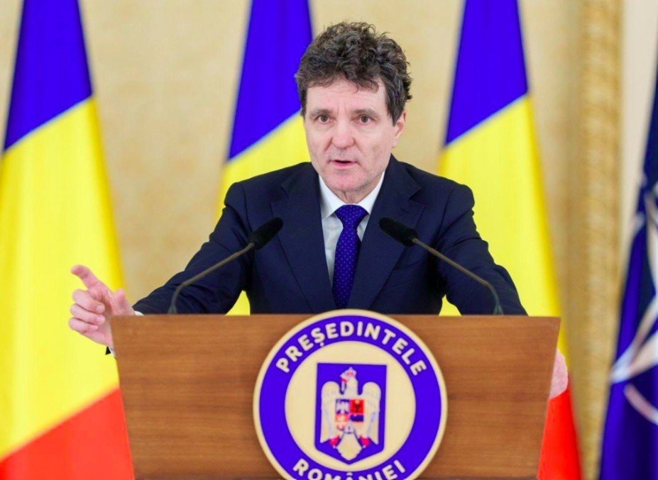 Никушор Дан побил антирекорд: доверие президенту Румынии рухнуло за 9 месяцев Президент Румынии Никушор Дан выступает за трибуной в президентском дворце на фоне румынских флагов