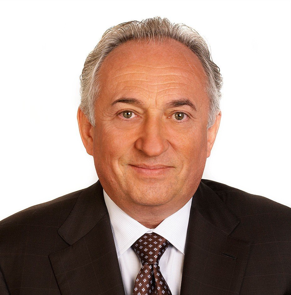 Василий Анисимов, российский миллиардер с хорватским гражданством, в деловом костюме