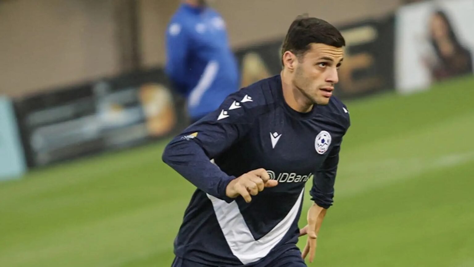 Армения и Беларусь сыграют товарищеский матч в Ереване Игрок сборной Армении на тренировке перед товарищеским матчем с Беларусью