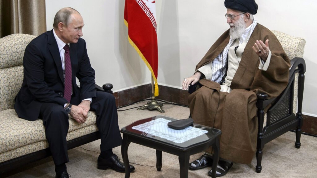 Распад оси Россия–Иран меняет правила игры на Южном Кавказе Putin and Khamenei meeting - perfect hero image showing the Russia-Iran axis directly. Фото: Moscow Times