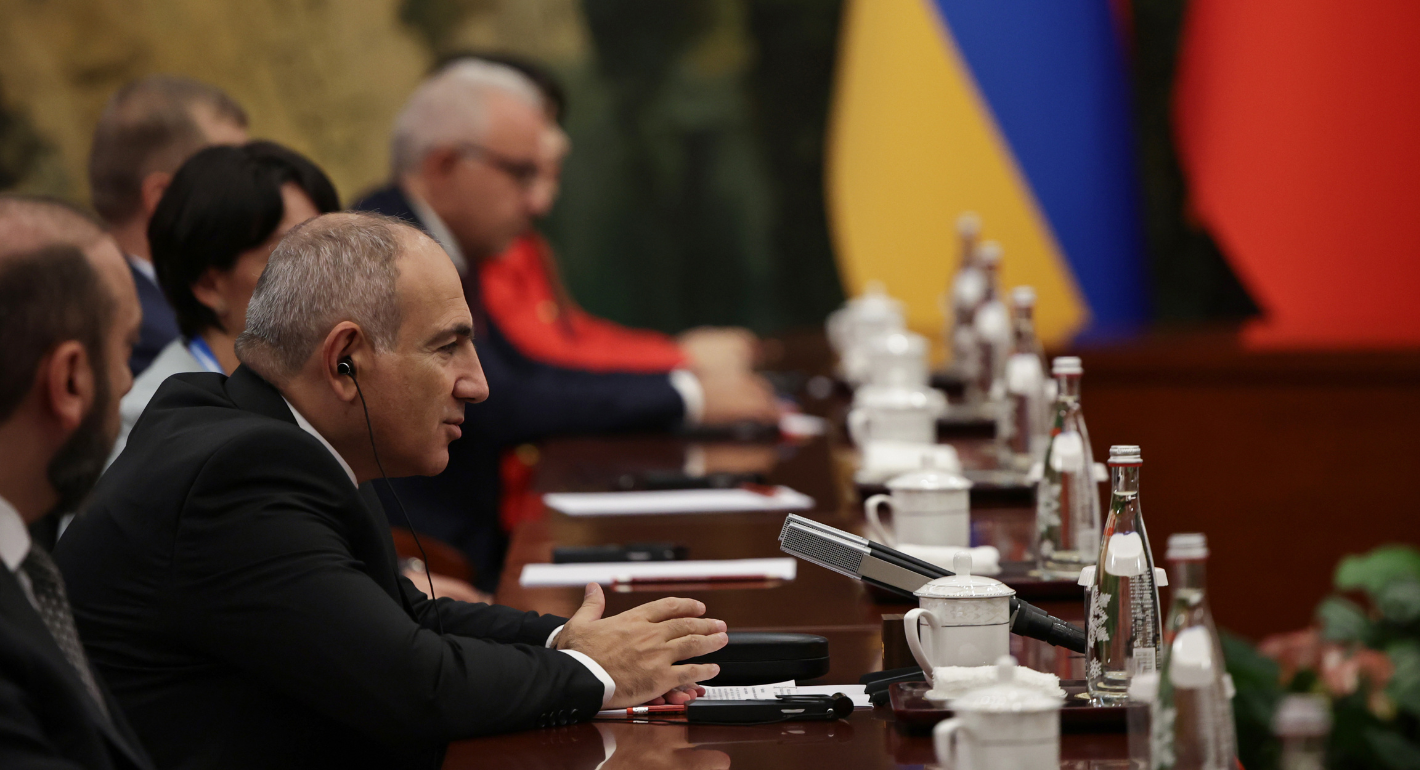 Армянские официальные лица на дипломатической встрече