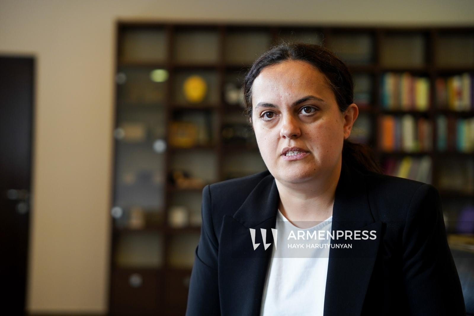 Директор Музея-института Геноцида армян Эдита Гзоян в своём рабочем кабинете