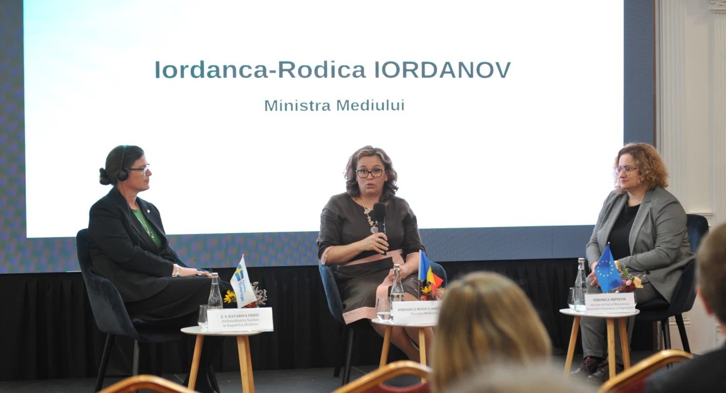 Панельная дискуссия с участием министра окружающей среды Молдовы Иорданки-Родики Иорданов (в центре) на мероприятии по зелёному переходу