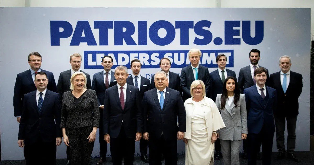 Групповое фото лидеров фракции Patriots for Europe на саммите в Будапеште