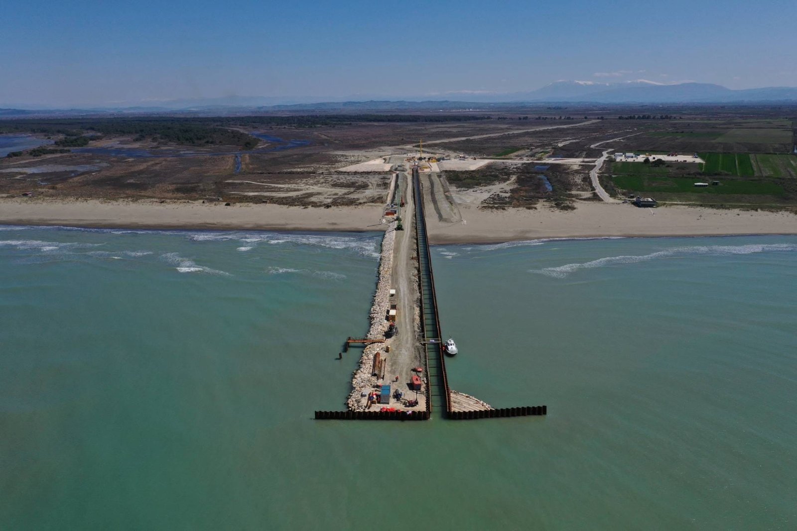 Строительная площадка Трансадриатического газопровода (TAP) на побережье Албании, вид сверху
