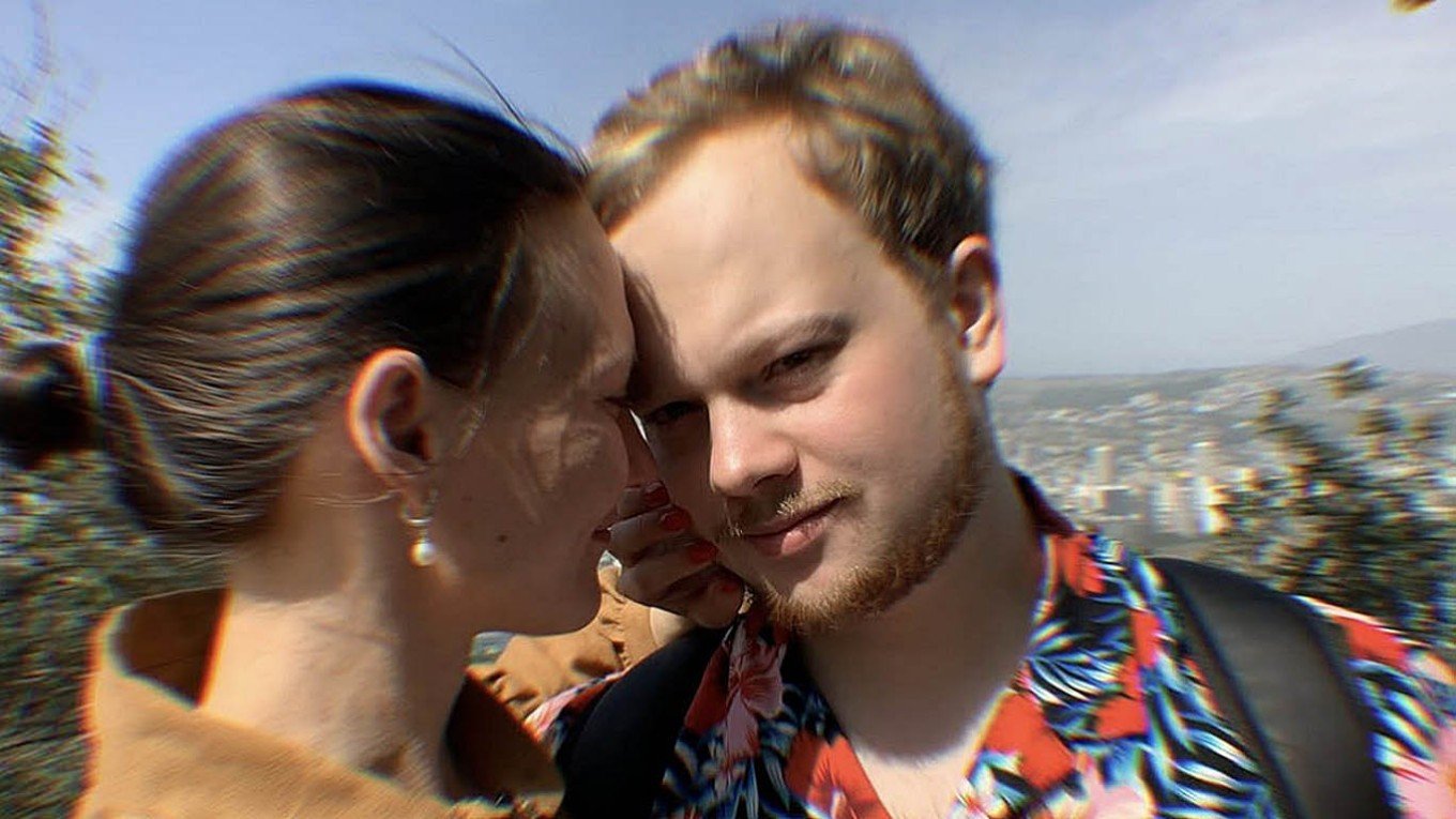 Селфи российской пары — Анастасии Зиновкиной и её партнёра, — приговорённых к 8,5 годам лишения свободы в Грузии по обвинению в хранении наркотиков после участия в антиправительственных протестах