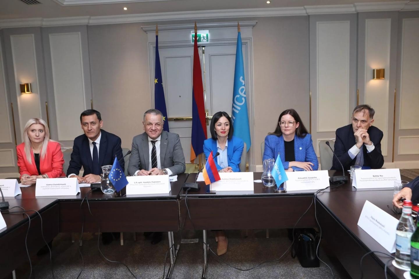 Представители ЕС, Министерства образования Армении и ЮНИСЕФ за столом переговоров на форуме по плану развития образования до 2030 года