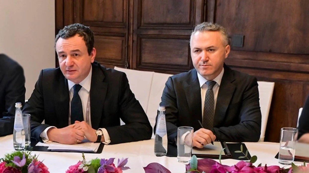 Представители Косово на дипломатической встрече, посвящённой переговорам об интеграции с ЕС