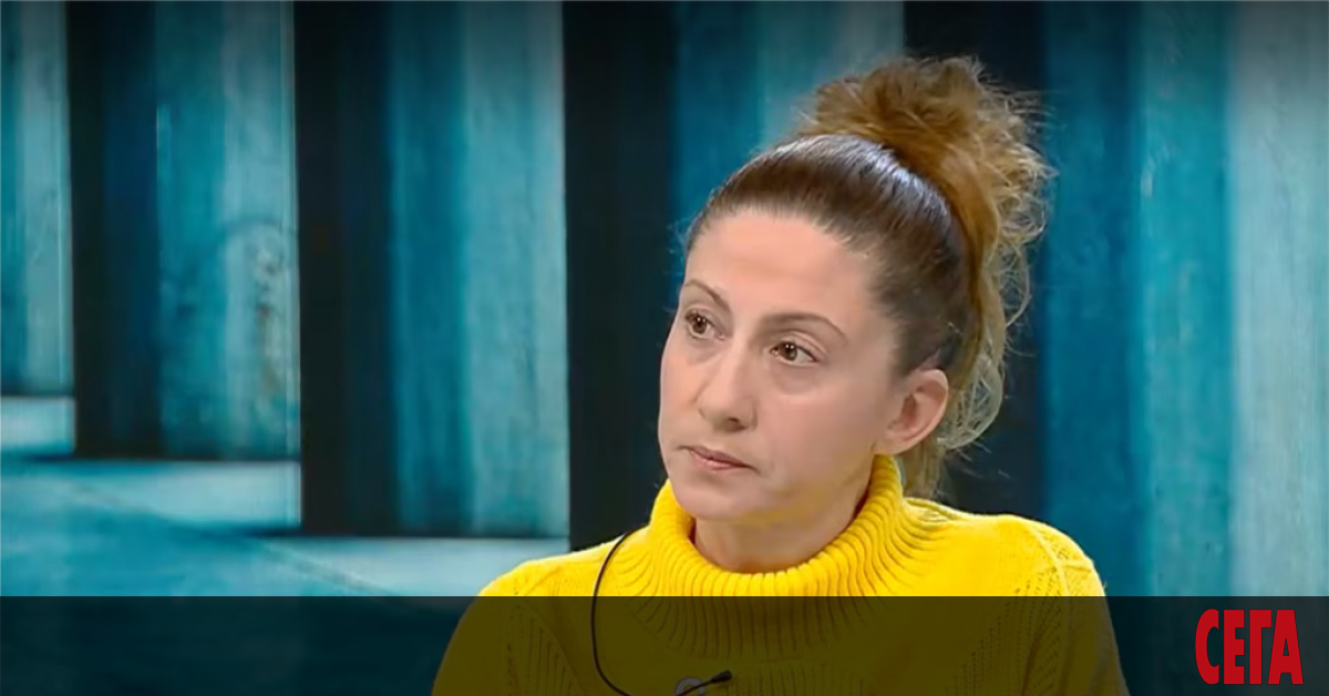 Ralitsa Asenova, mother of victim Nikolay Zlatkov, during TV interview wearing yellow sweater. Фото: Unknown
