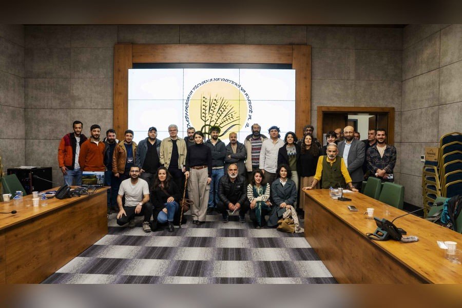 Групповое фото участников Международного кинофестиваля в Амеде в конференц-зале