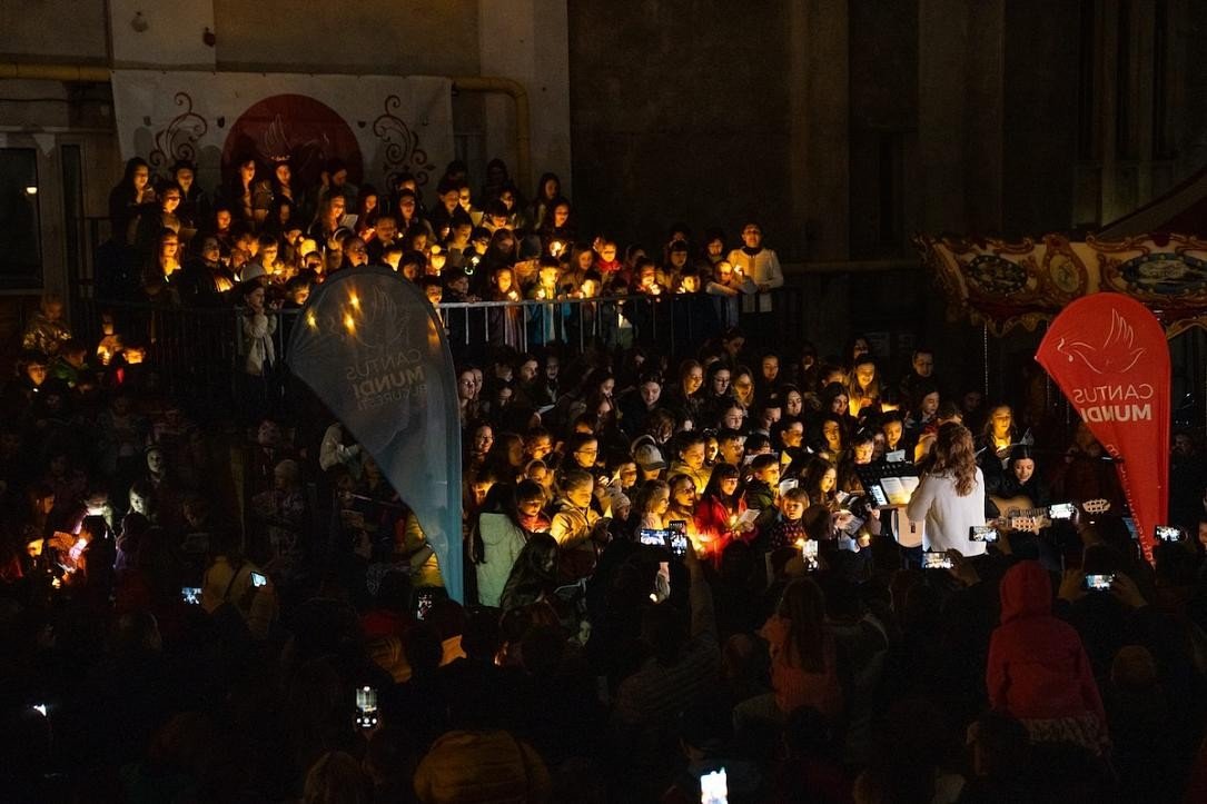 Ночной концерт Cantus Mundi при свечах на открытом воздухе