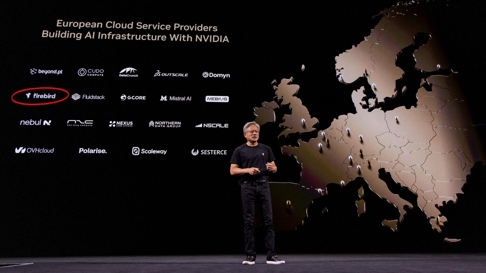Дженсен Хуанг на презентации с картой европейских ИИ-партнёров NVIDIA