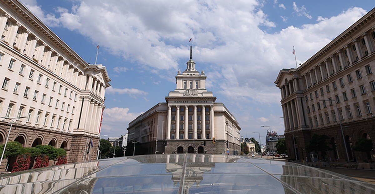 Здание болгарского парламента (Народное собрание) в Софии. Фото: sofiaglobe