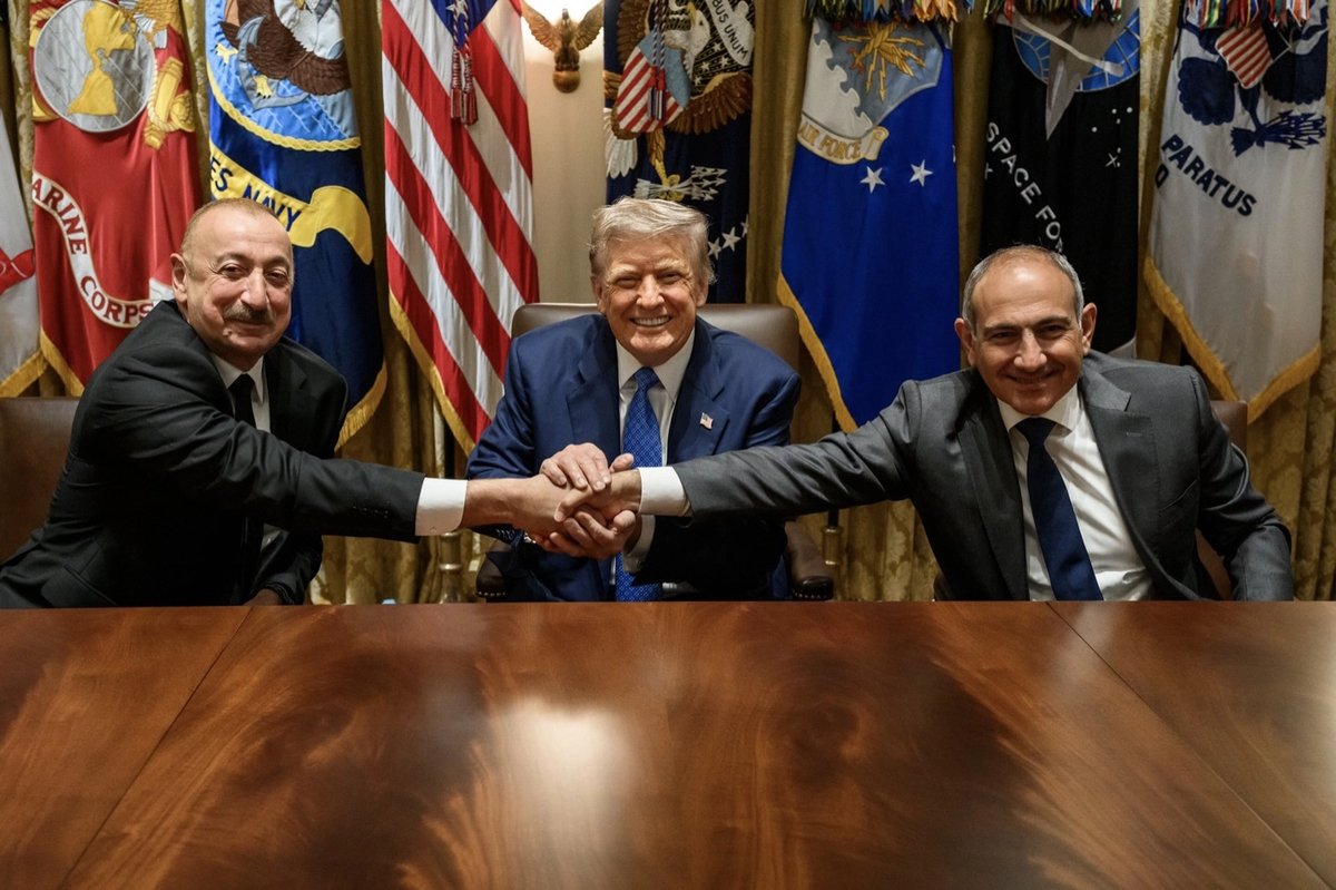President Trump meeting with Aliyev and Pashinyan at White House. Фото: kyivpost