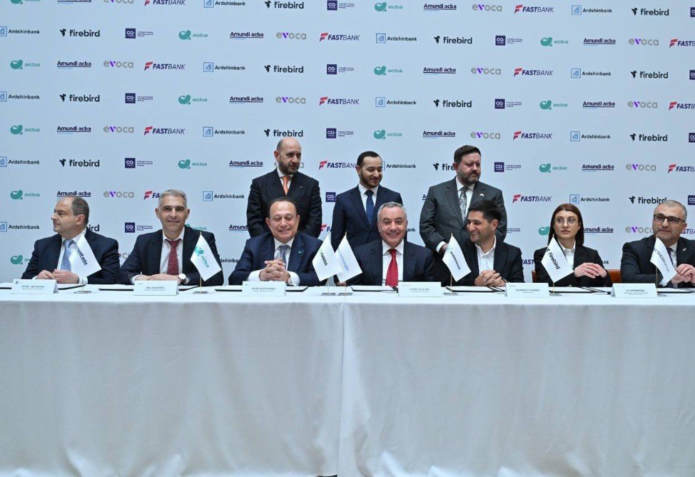 Церемония подписания синдицированного кредита на $300 млн для проекта Firebird