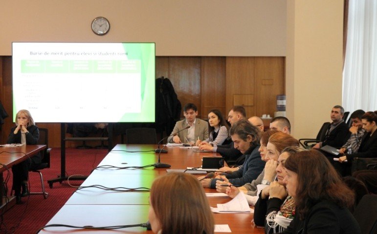 Презентация программы стипендий для ромских учащихся на публичных слушаниях