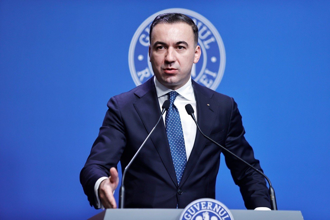 Министр энергетики Румынии Богдан Иван выступает на пресс-конференции правительства