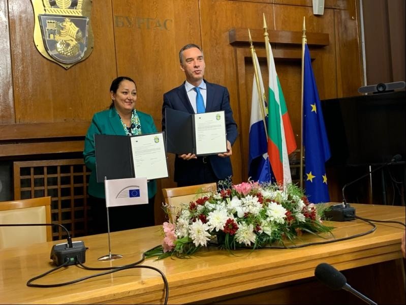 Пловдив получит детскую больницу раньше Софии Церемония подписания кредитного соглашения между ЕИБ и муниципалитетом на строительство детской больницы в Болгарии