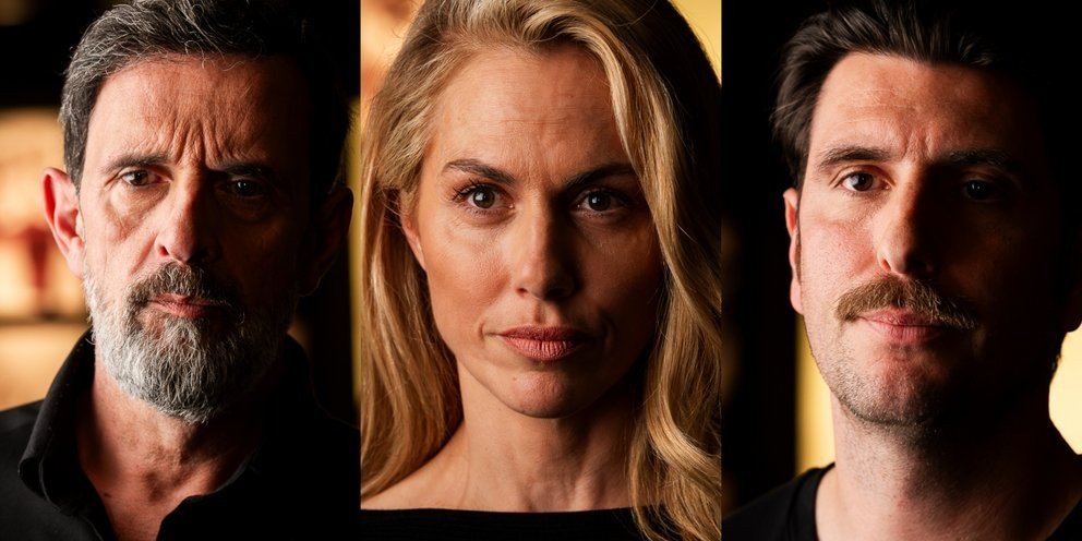 Участники поэтического проекта «Апостоли» — три известных чтеца, приглашённых для декламации стихов к Всемирному дню поэзии