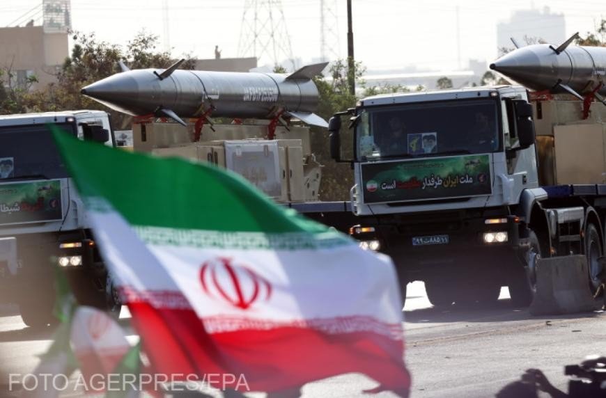 Иранские баллистические ракеты на мобильных пусковых установках во время военного парада