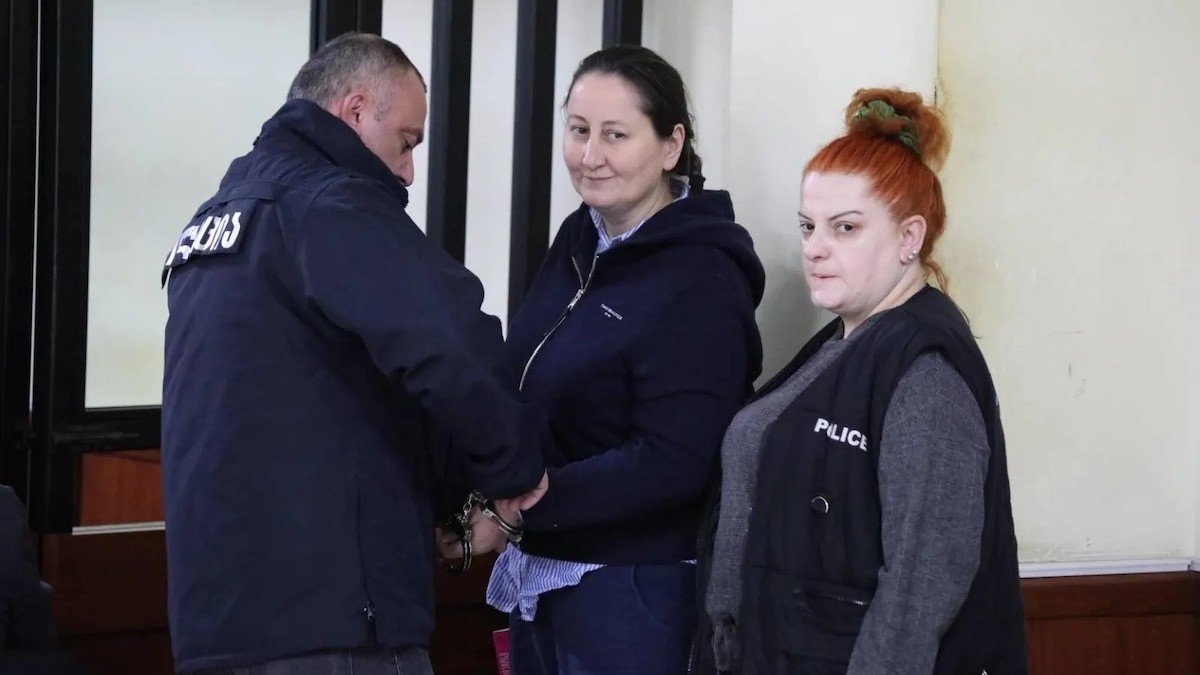 Журналистка в наручниках в зале суда в Грузии