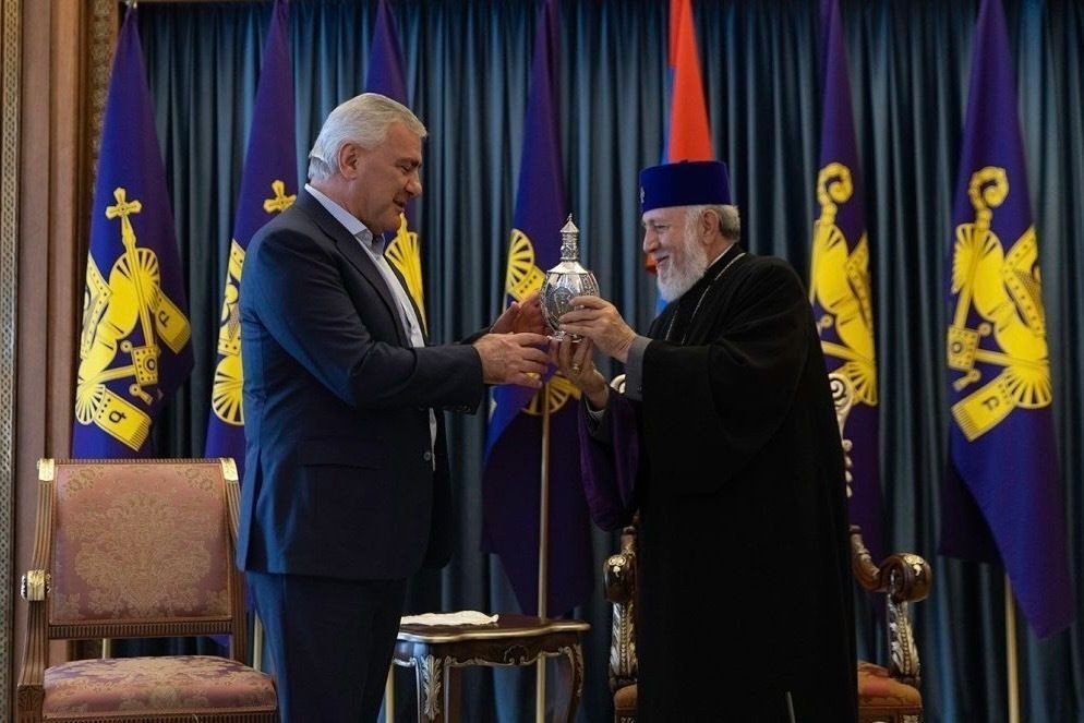 Самвел Карапетян на встрече с Католикосом всех армян Гарегином II в Эчмиадзинской резиденции