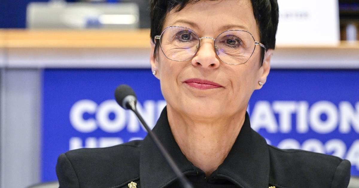 Марта Кос крупным планом на слушаниях в Европарламенте перед утверждением на должность еврокомиссара