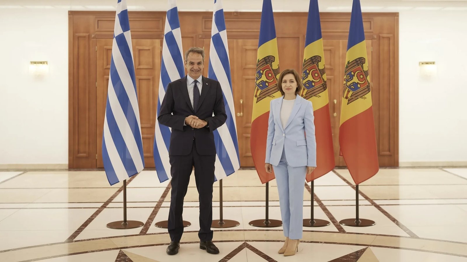 Премьер-министр Греции и президент Молдовы на встрече в Кишинёве в рамках первого визита греческого премьера в Молдову в 2025 году