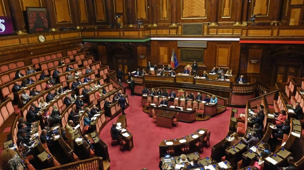 Зал заседаний Сената Италии — верхняя палата парламента ратифицировала соглашение о социальном сотрудничестве между Италией и Молдовой