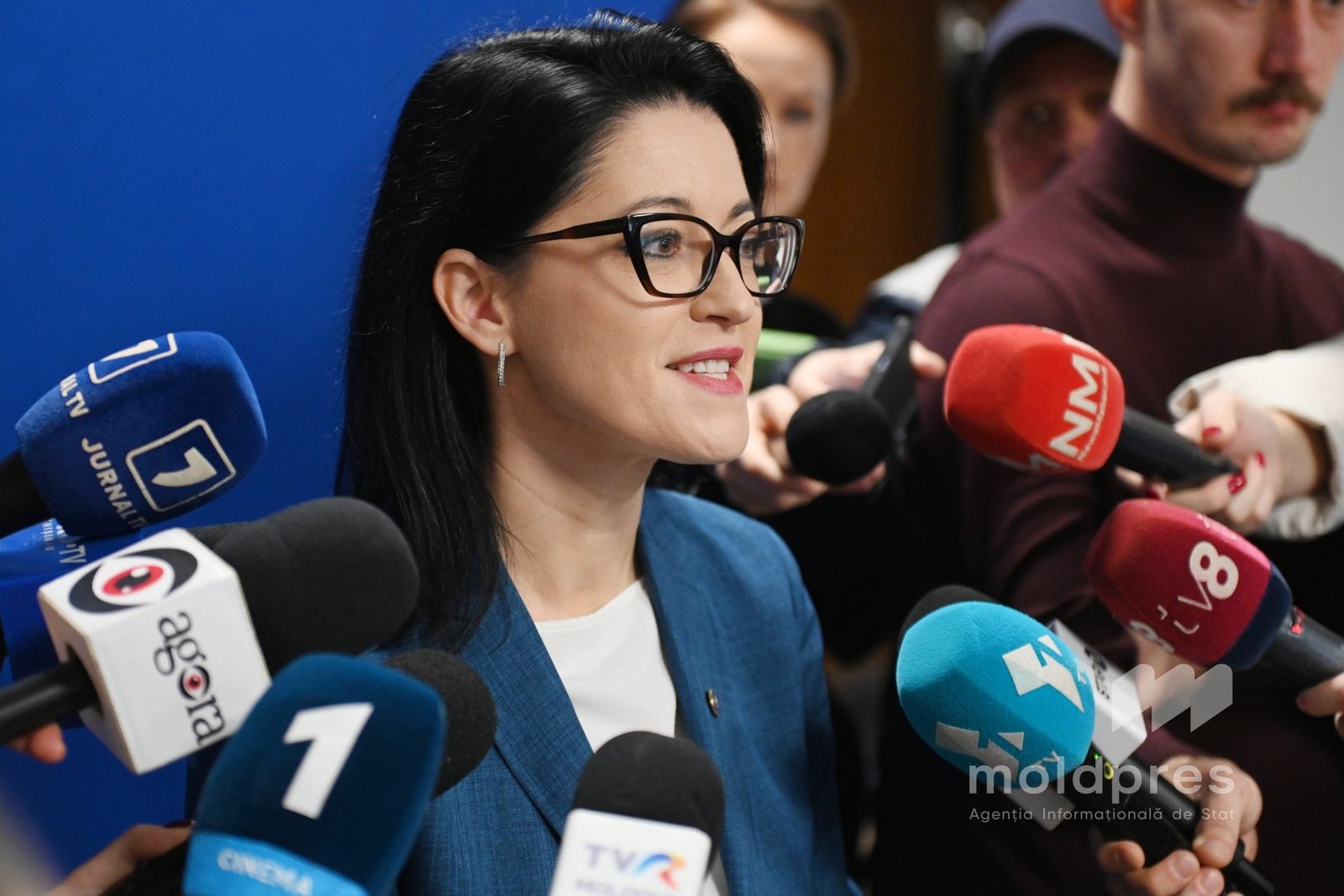 Министр труда и социальной защиты Молдовы Наталия Плугару отвечает на вопросы журналистов после обсуждения реформ трудового рынка