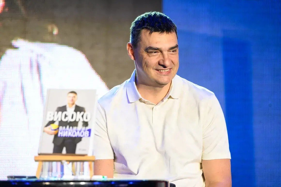 Владимир Николов на презентации автобиографии «Високо», будущий кандидат в депутаты от «Прогресивна България»