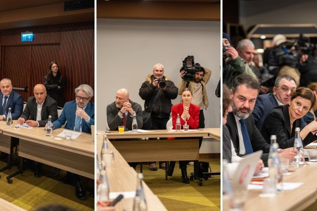 Заседание грузинского Оппозиционного альянса с участием политиков и журналистов