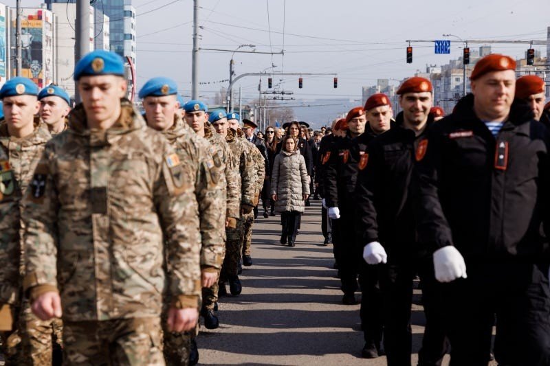 Президент Молдовы Майя Санду на военном параде в Кишинёве