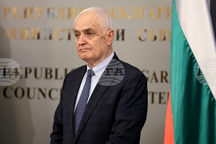 Министр обороны Болгарии Атанас Запрянов на пресс-конференции в Совете министров. Фото: Unknown