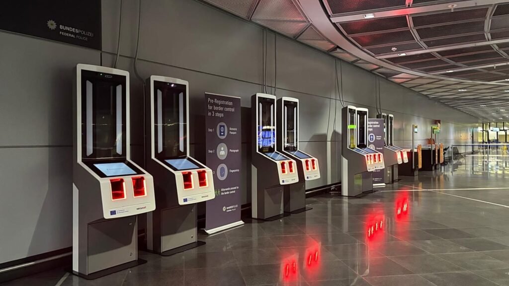 Терминалы биометрической саморегистрации системы EES в аэропорту Франкфурта